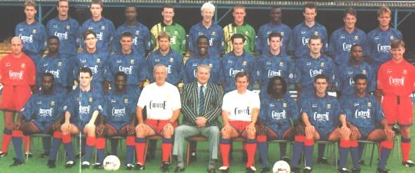 Squad photo 1994-95